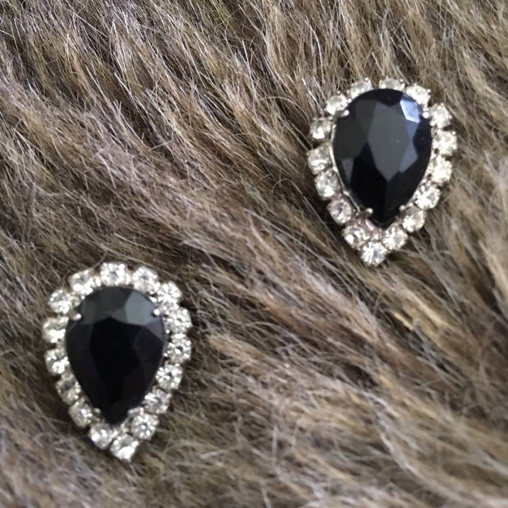 Vintage black glass tear drop pierced earrings